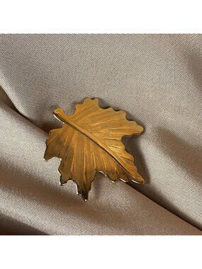 Gold Tone Textured Maple Leaf Brooch A9